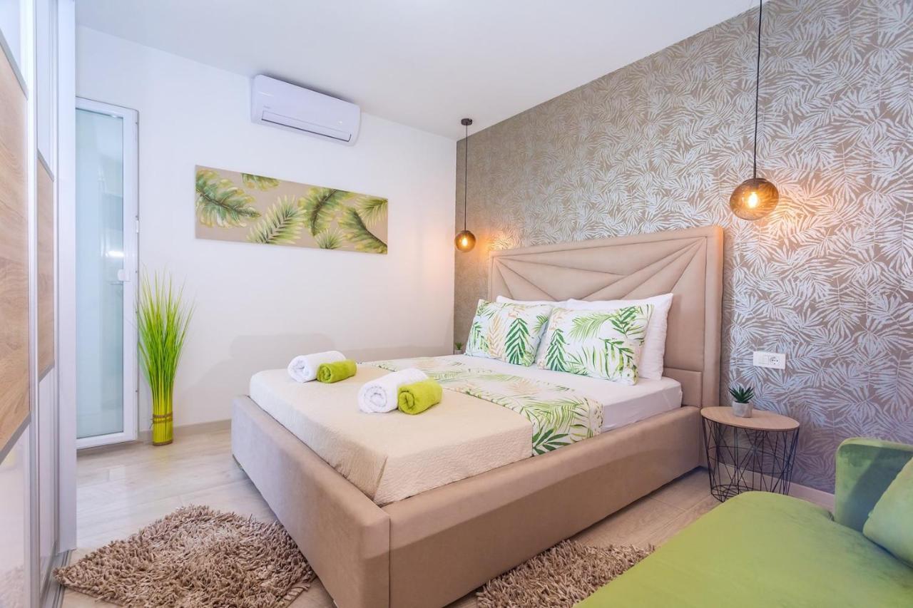 Villa Matan - Only 200M From The Sandy Beaches, Private 28M2 Pool Омиш Экстерьер фото