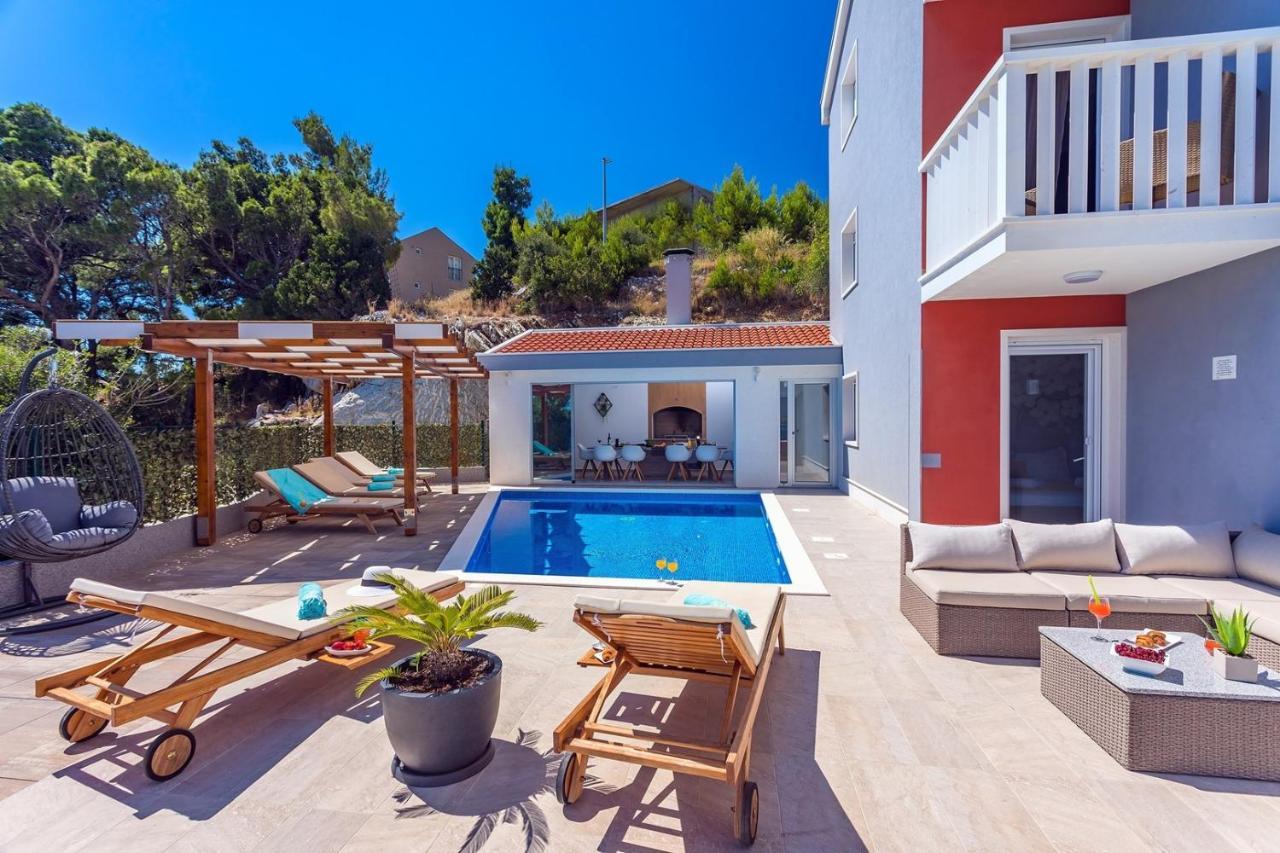 Villa Matan - Only 200M From The Sandy Beaches, Private 28M2 Pool Омиш Экстерьер фото